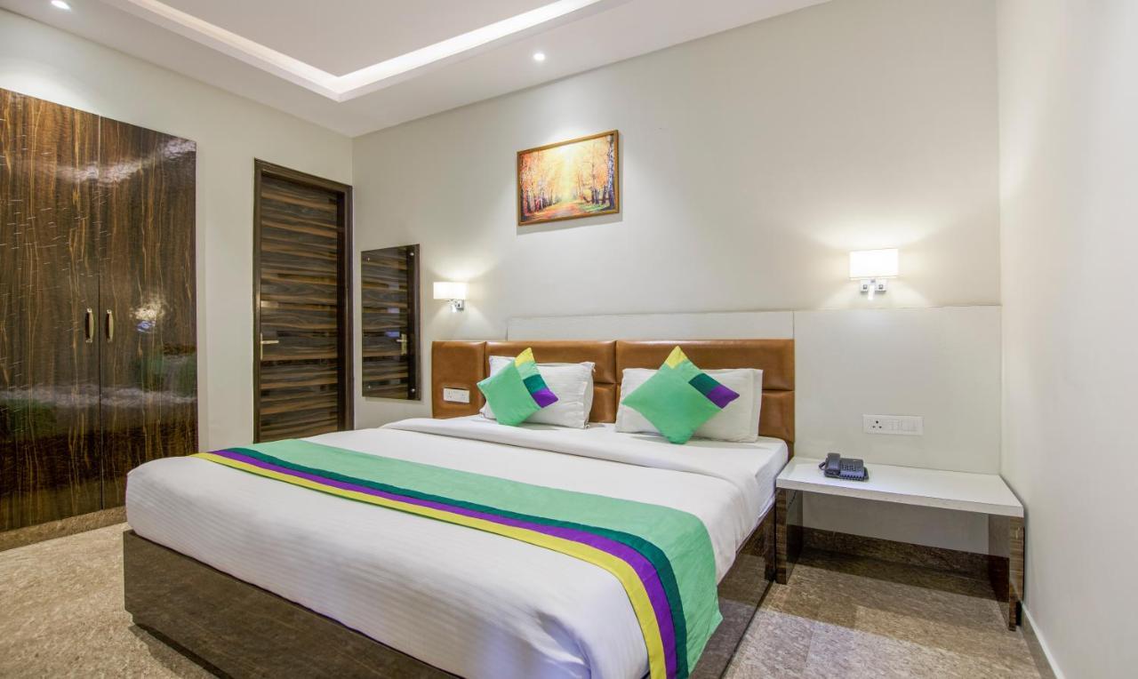 Hotel Treebo Swastika Premium à Noida Extérieur photo