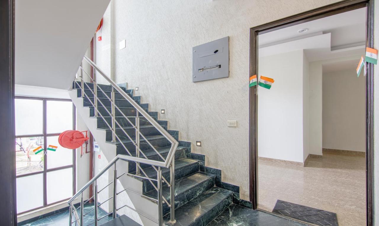 Hotel Treebo Swastika Premium à Noida Extérieur photo