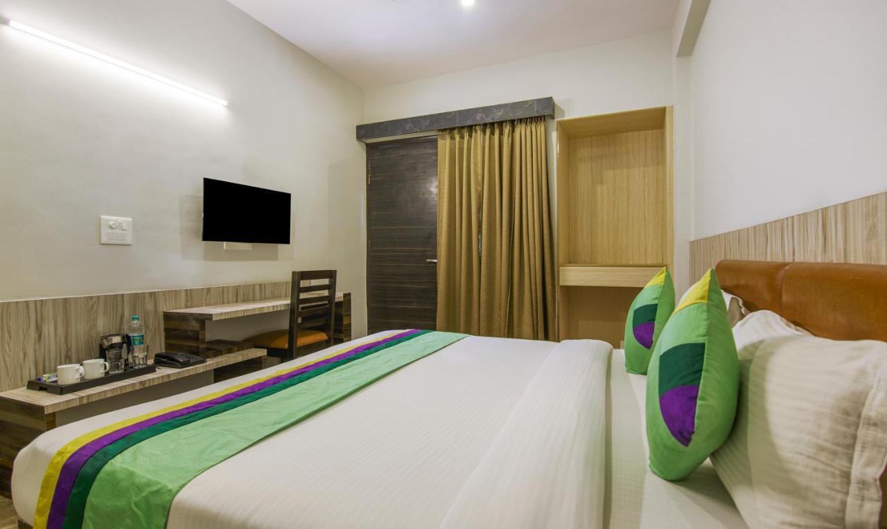 Hotel Treebo Swastika Premium à Noida Extérieur photo